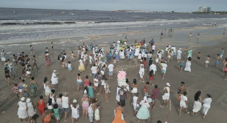 Festa de Iemanjá leva centenas de pessoas à Praia do Cristo, Maramata e Litorânea Norte