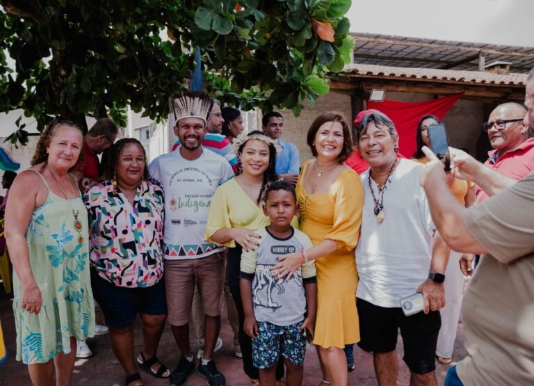 Amigos fazem ato de adesão a Adélia; “as conversas me dão ânimo e me dizem: olha, é possível”, afirma a pré-candidata